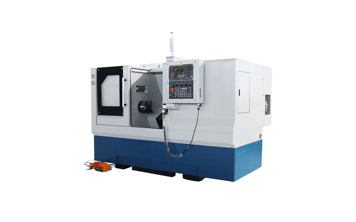 Torno CNC de bancada inclinada Taikan TCK50 con plato hidráulico de 8 pulgadas y torreta servo de 12 estaciones